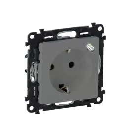   Legrand 753335 - Valena Life 2P+F csatlakozóaljzat+ USB C-túpusú 1,5A-5V-7,5W töltőaljzat, körmös